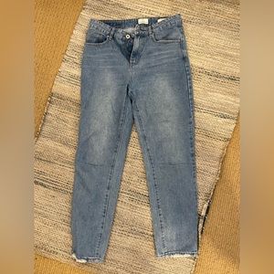 Medium wash mom jean